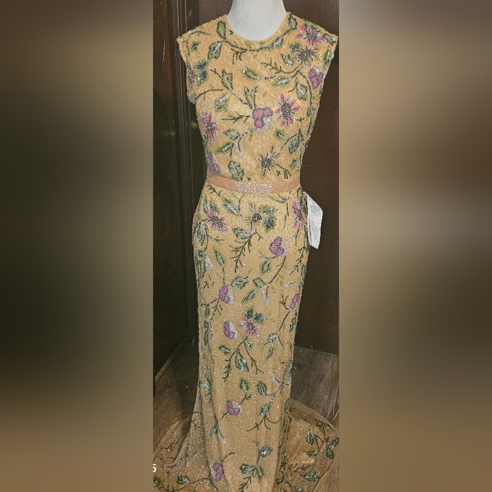 Mac Duggal Floral Beaded Cap Sleeve Column Gown NWT Size 6 $600